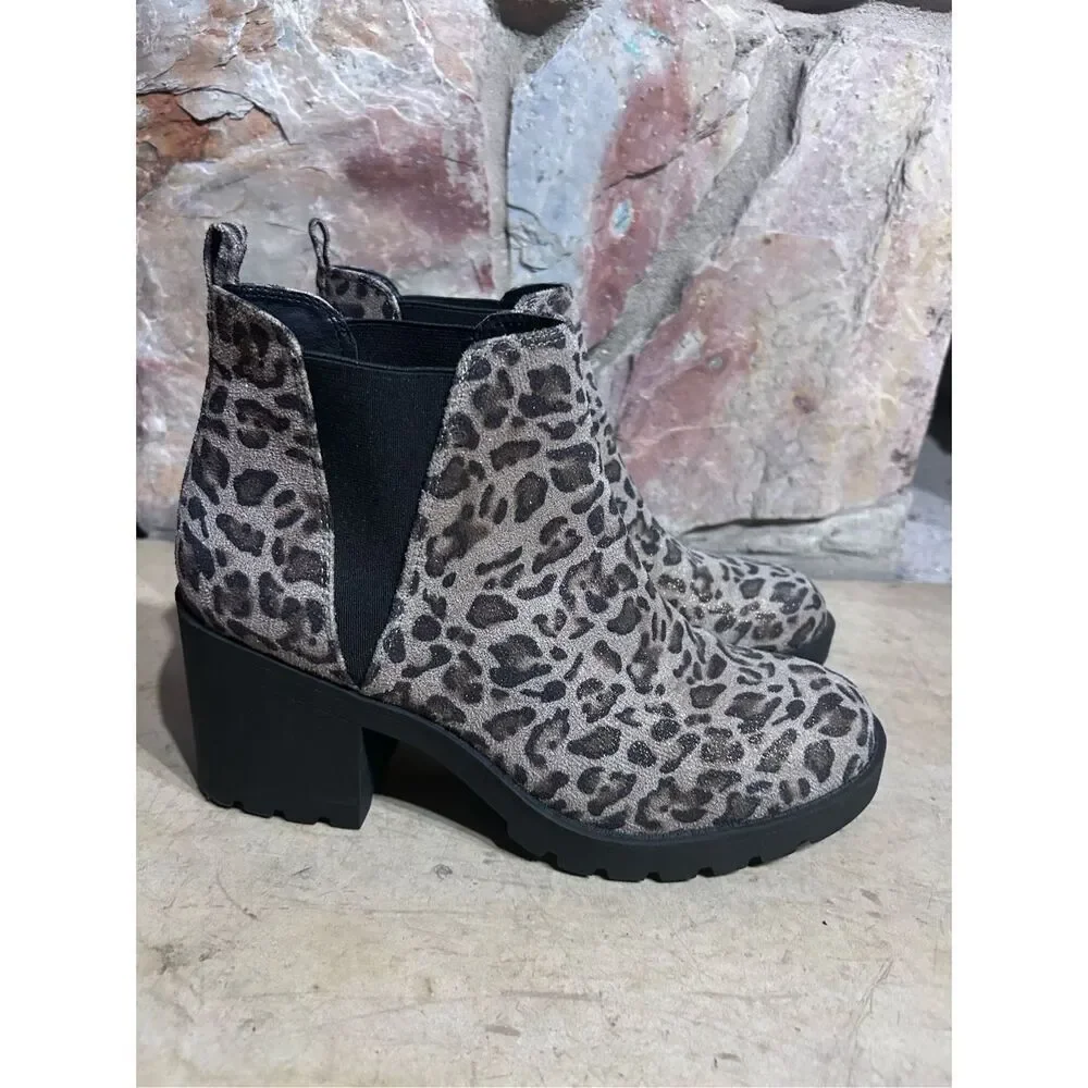 Xappeal Women’s Size 8 1/2 Leopard Suede Ankle Booties Shoes Side Stretch